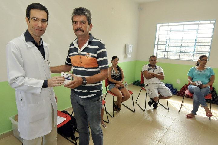 Médico Carlos Costa e José Canto, durante encontro