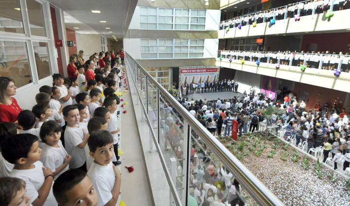  Escola de tempo integral reúne mais de 700 alunos