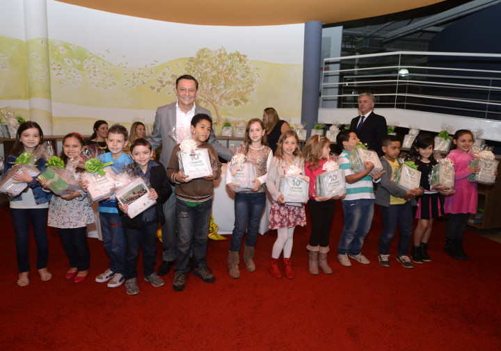 Vencedores de 2014 foram premiados com livros