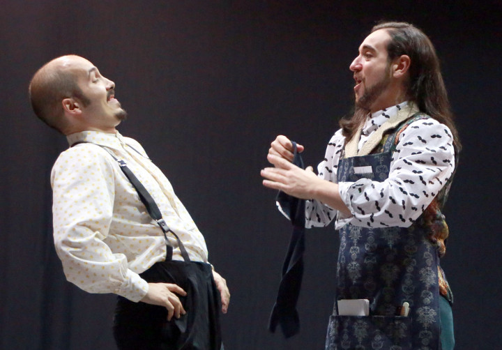 Caio e Vinicius: "O Barbeiro de Sevilha", da Cia. Ópera Curta