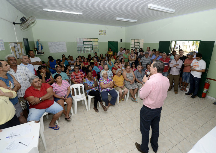 Moradores lotaram o centro comunitário da Vila Esperança