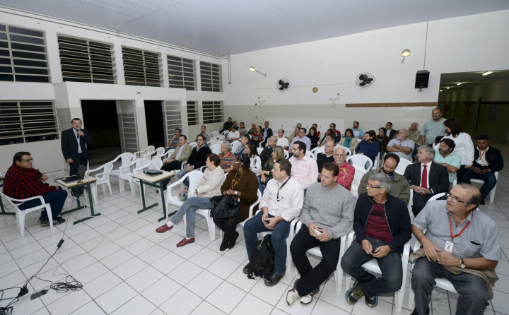 Moradores e comerciantes da região do Vetor Oeste participaram da audiência