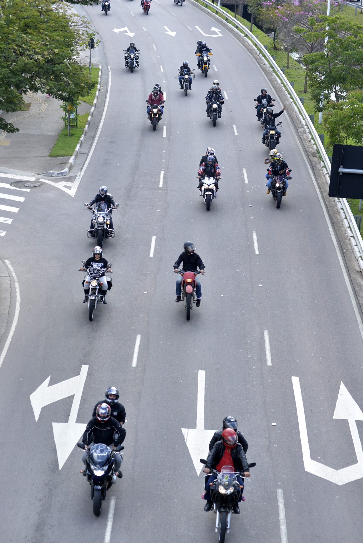 Motociclistas desfilaram pelas avenidas Nove de Julho e Jundiaí