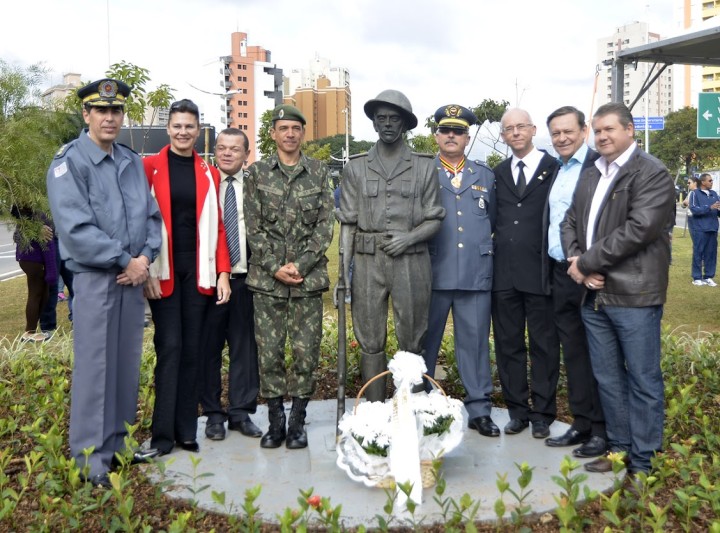 Prefeito e autoridades inauguram Soldado Constitucionalista na Nove de Julho