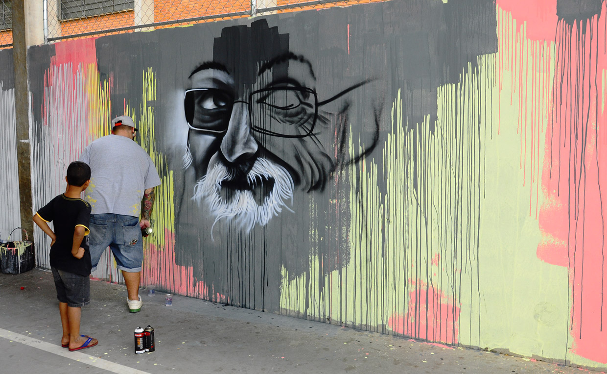 Durante a Virada Jundiaí, grafiteiros trabalharam nos muros de escola do bairro
