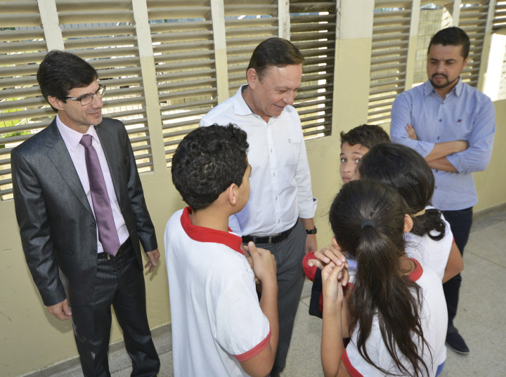 O prefeito Pedro Bigardi e o secretário José Renato Polli: investimentos em educação