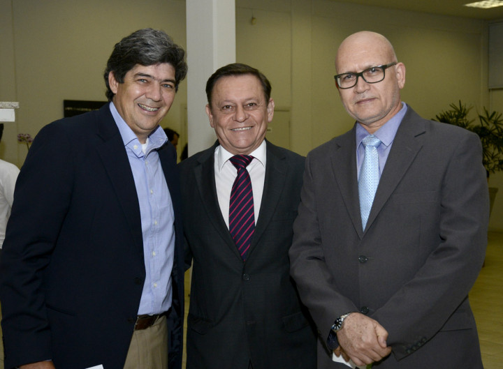 Prefeito, Paulo Costa e Antonio Roberto, da Receita Federal, no lançamento