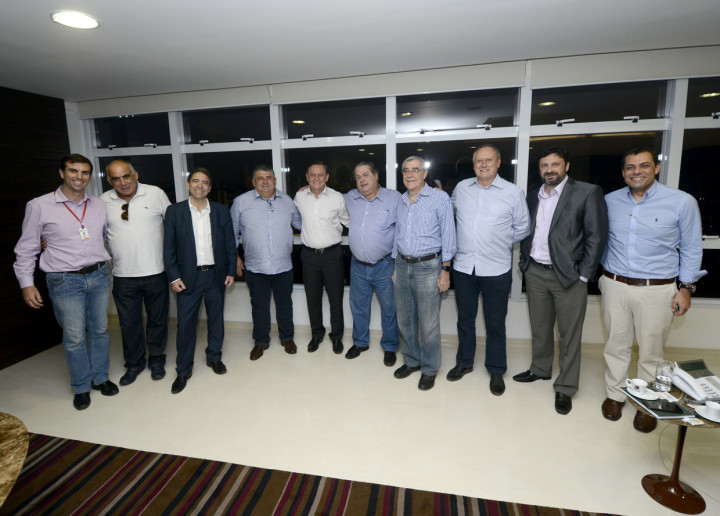 Dirigentes do Projeto Novo Paulista durante a visita ao prefeito