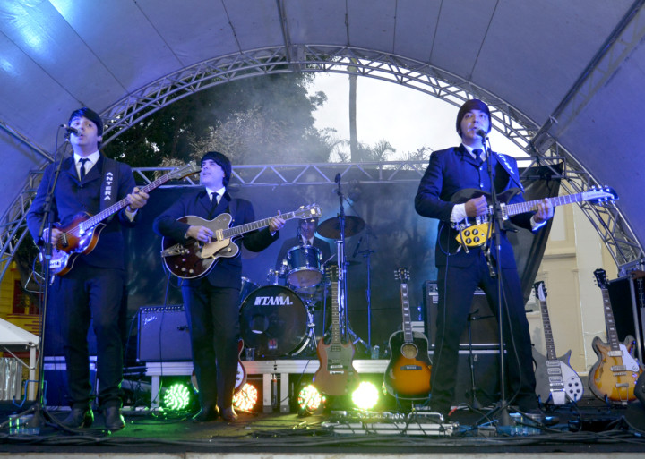 Banda Beatles 4Ever faz show na abertura da Feira da Amizade
