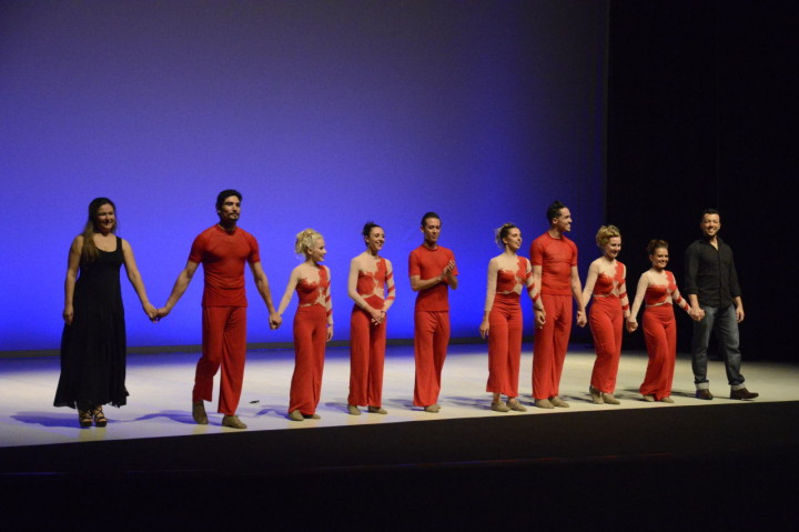 Cia. de Dança de Jundiaí na estreia do espetáculo “Entre Vãos”