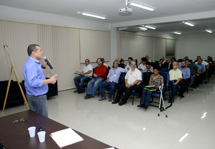 Coordenador do GGIM, José Carlos Pires, discursa em encontro que elegeu o presidente