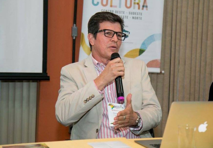 Tércio Marinho ao palestrar no Encontro de Gestores Culturais em Curitiba 