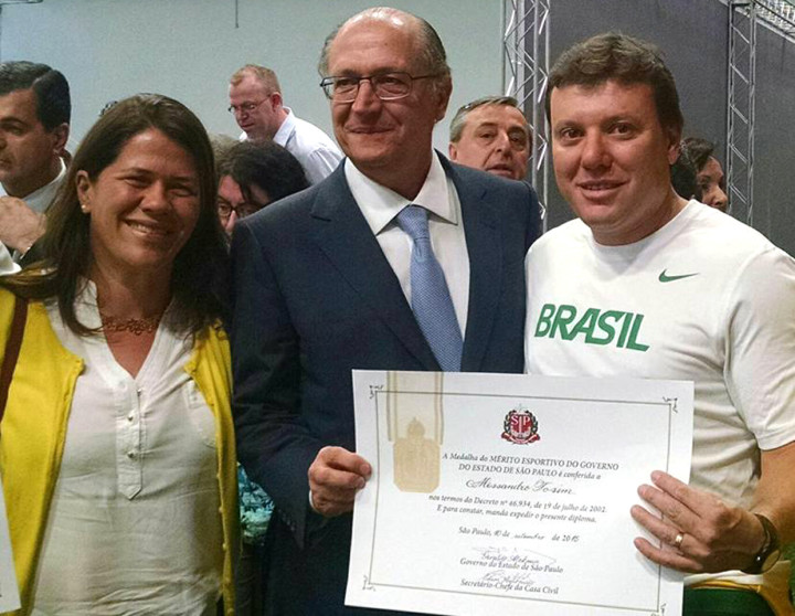 Governador Geraldo Alckmin faz homenagem ao técnico de Jundiaí Alessandro Tosin
