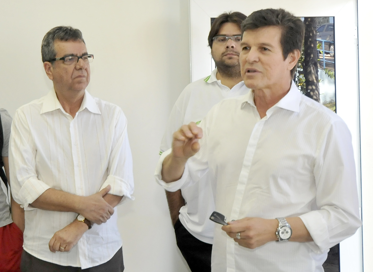 Secretário de Cultura, Tércio Marinho ao lado do diretor da Esef, Pedro Lemos