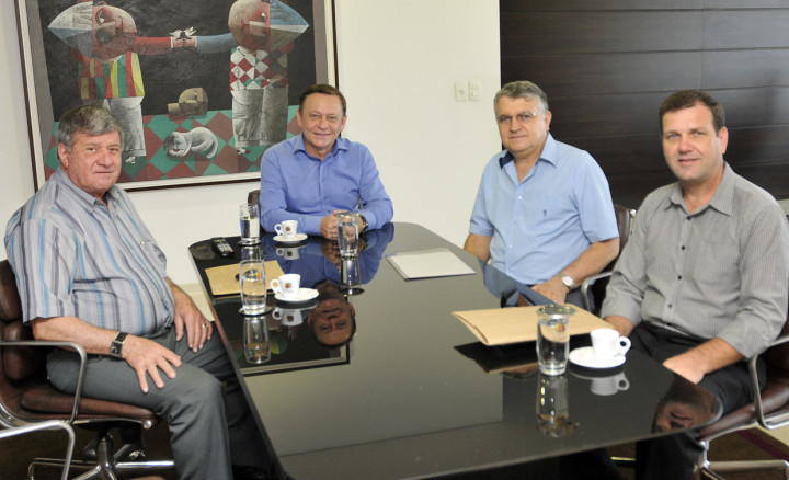 Bigardi durante encontro com Finamore Júnior, Maurício Carrasco e Franciscão