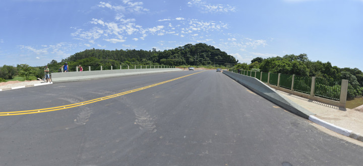 Ponte que liga os bairros Tulipas e Jardim Novo Horizonte