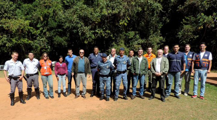 Grupo reunido em prol da proteção da Serra do Japi 