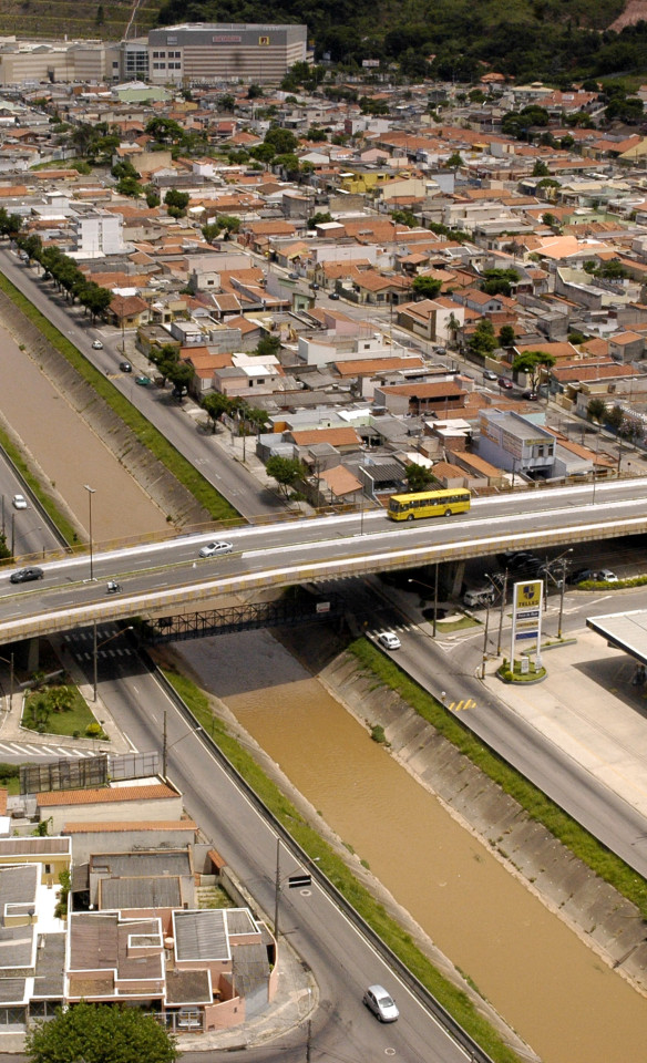 Em Jundiaí, o rio originário tem características urbanas
