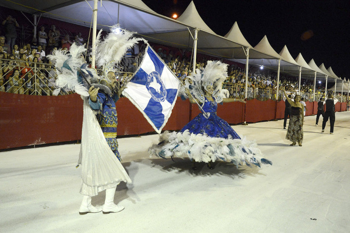 Público lotou a passarela do samba na noite desse domingo (7) 