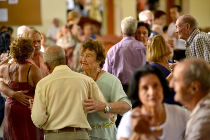 O baile semanal do Criju é um símbolo da rede de serviços aos idosos 