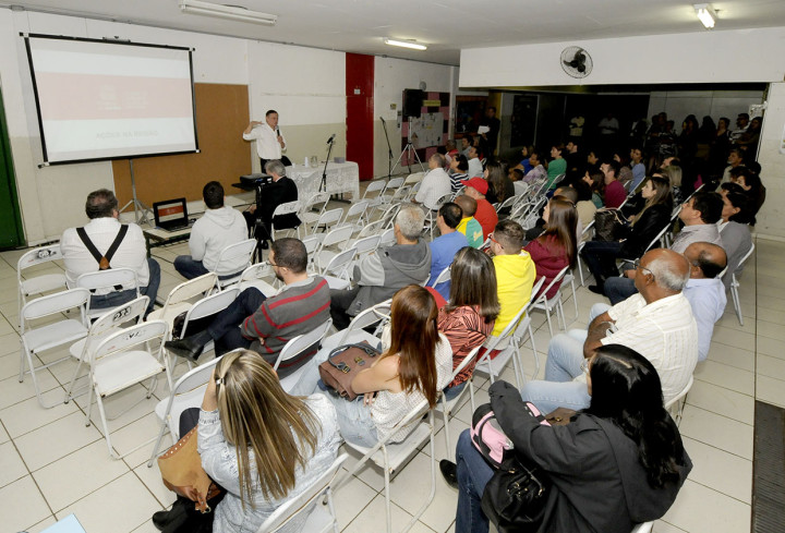 Moradores participaram da reunião na Emeb da Vila Alvorada 