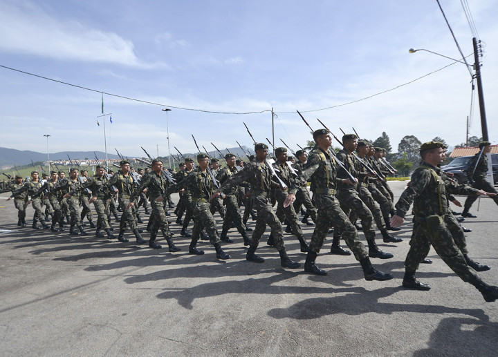 Desfile da tropa foi um dos atrativos do Dia da Artilharia nesta sexta-feira em Jundiaí