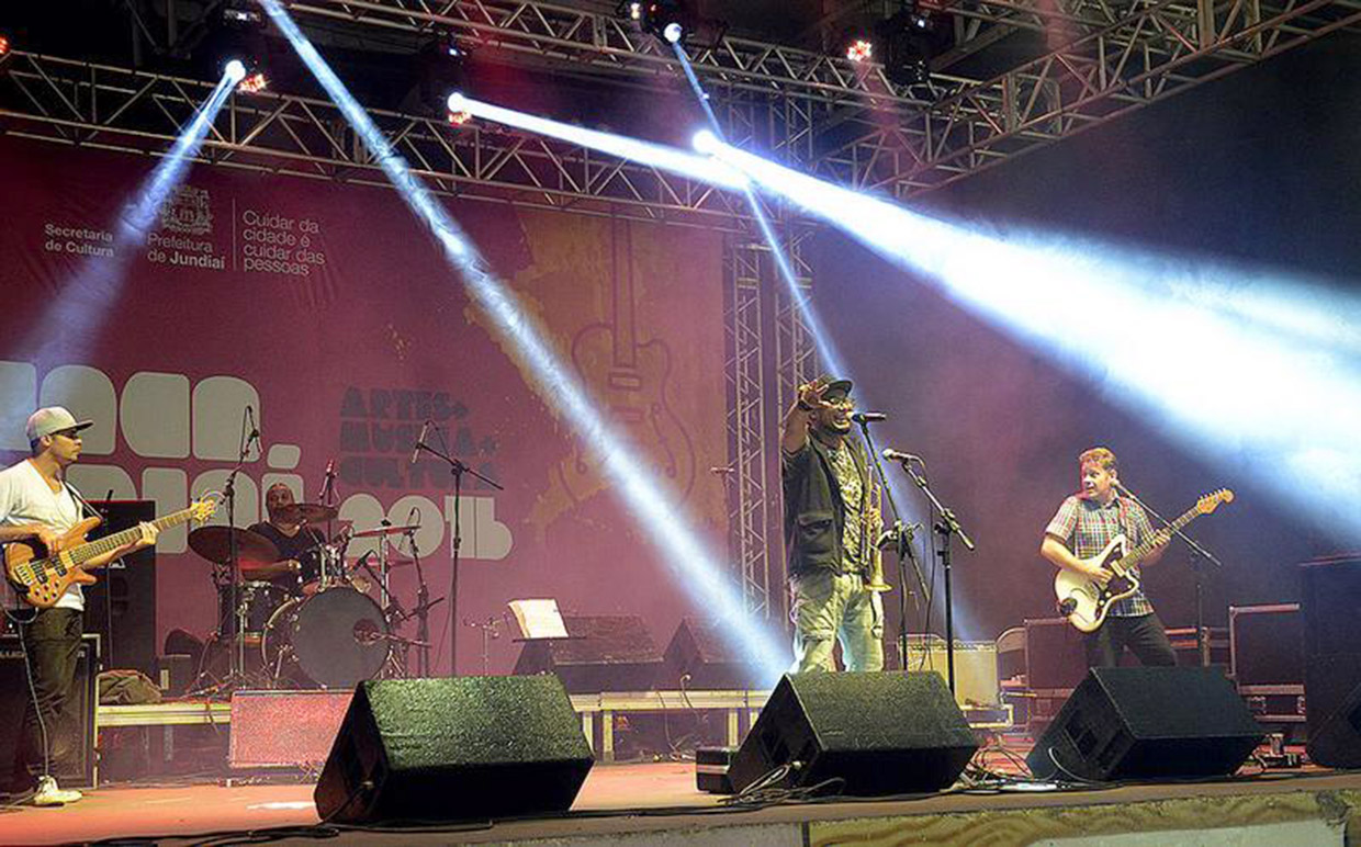 Banda "Mika Soul" de samba rock promete colocar o público para dançar