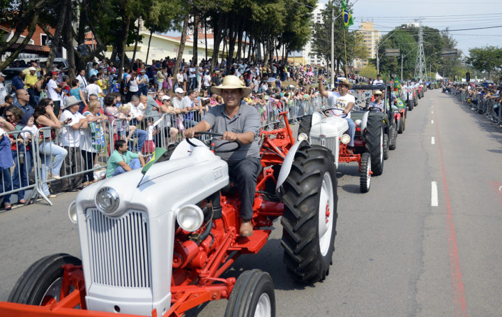 Presença agrícola passou a marcar desfile