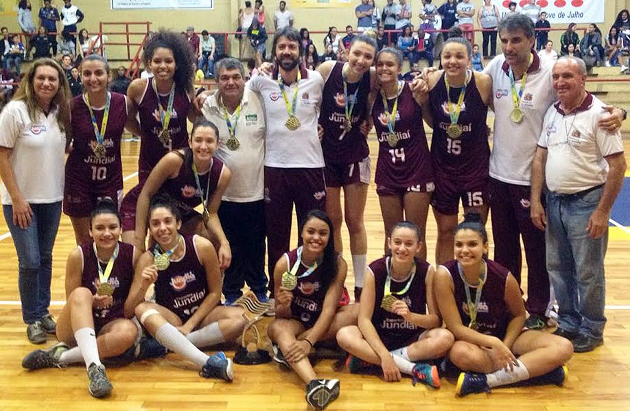 Equipe feminina de basquete de Jundiaí é campeã num jogo dramático 