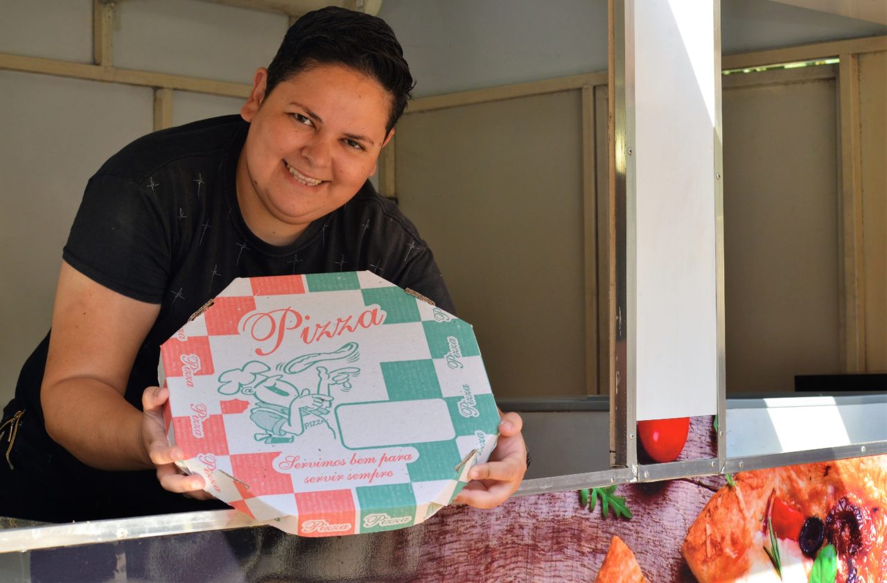 Food truck da Kaone, ex-aluna do curso de pizzaiolo, do Fundo Social