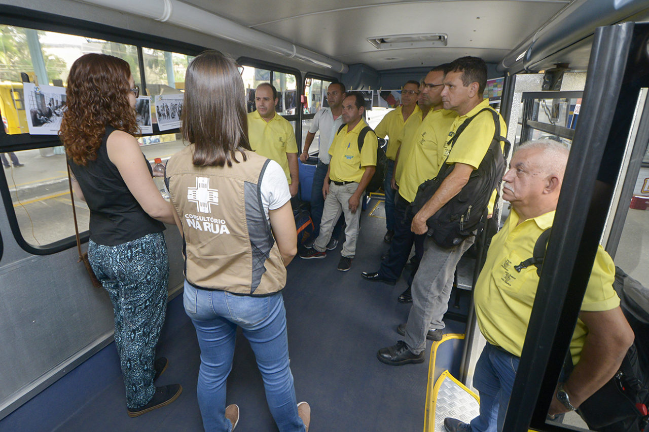 Trabalhadores do transporte público de Jundiaí participaram do programa Bom Motorista no Eloy Chaves