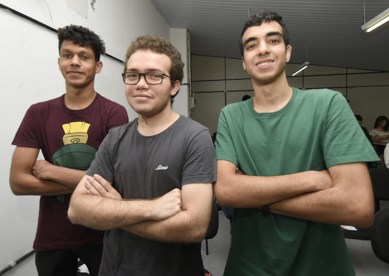 Gustavo, Daniel e Matheus, alunos da ETEC Vasco Venchearutti