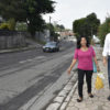 Munícipe conversa com o prefeito de Jundiaí enquanto os dois caminham pela av. Dr. Antenor Soares Gandra