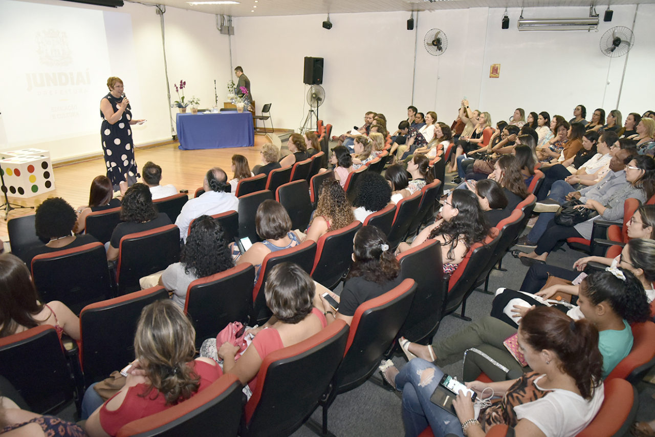 Gestora Vasti Marques conversou com representantes de outras 11 cidades paulistas