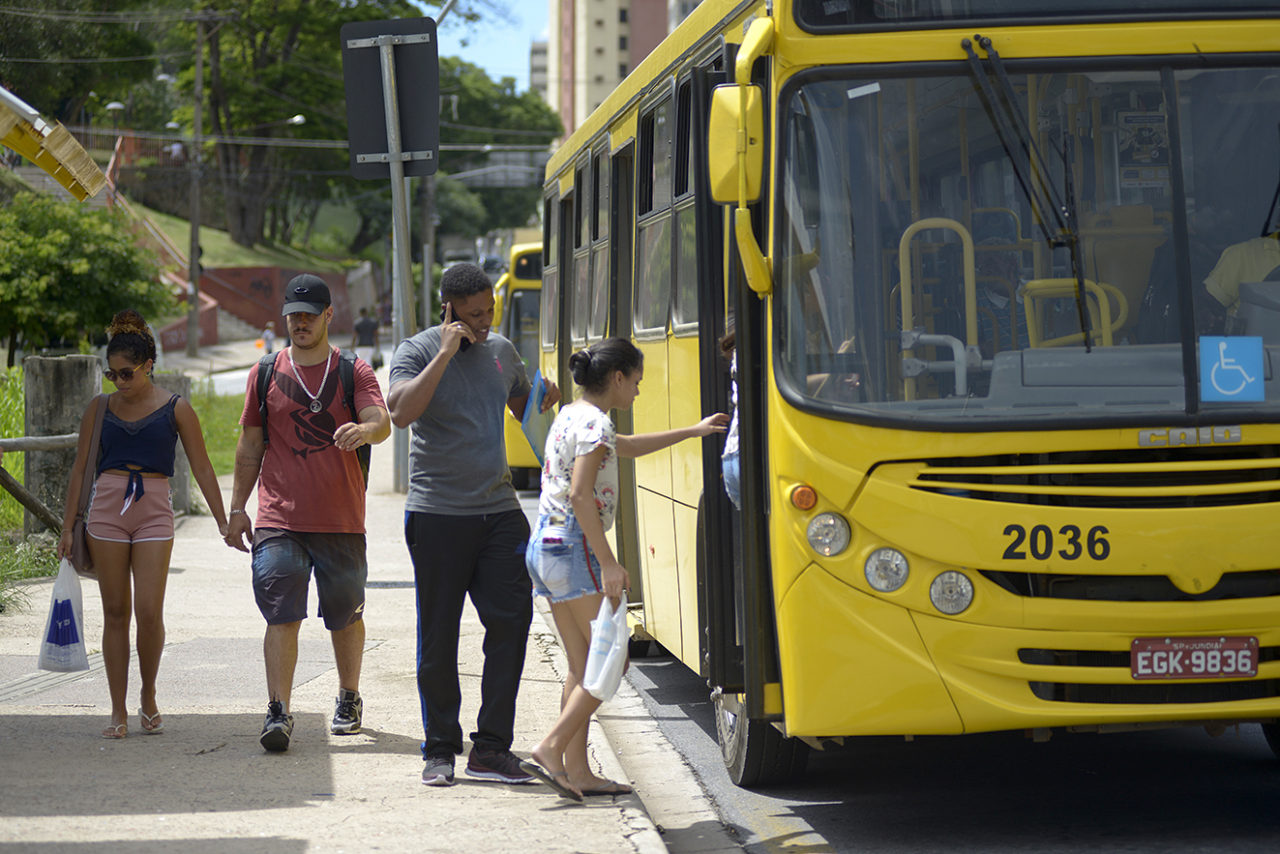 Nove linhas de ônibus terão horário normal nesta quarta-feira (20)
