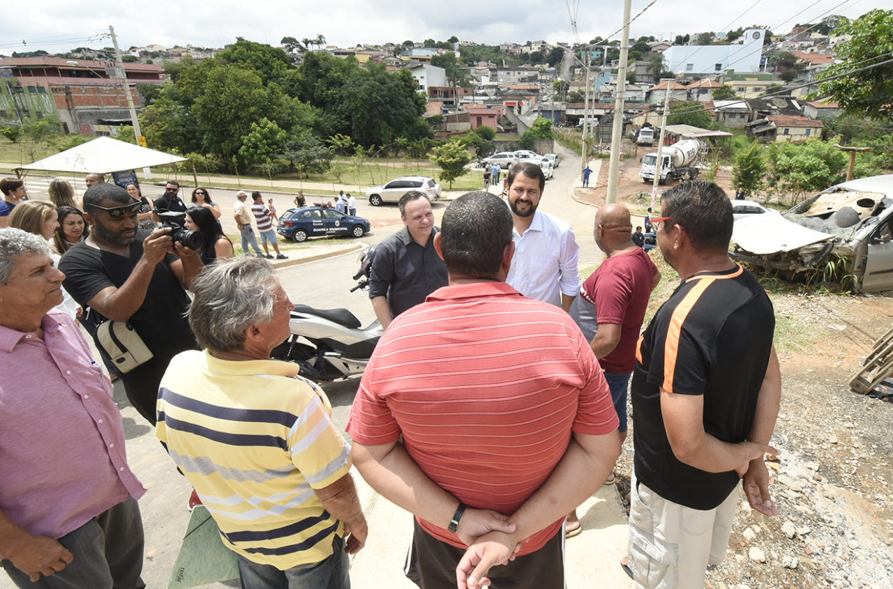 Luiz Fernando ouve as demandas dos cidadãos que vivem no São Camilo