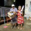 José e Valdeci receberam produtos de limpeza da prefeitura
