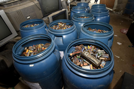 Material descartado pela população no Ecoponto do Gerresol, no Distrito Industrial