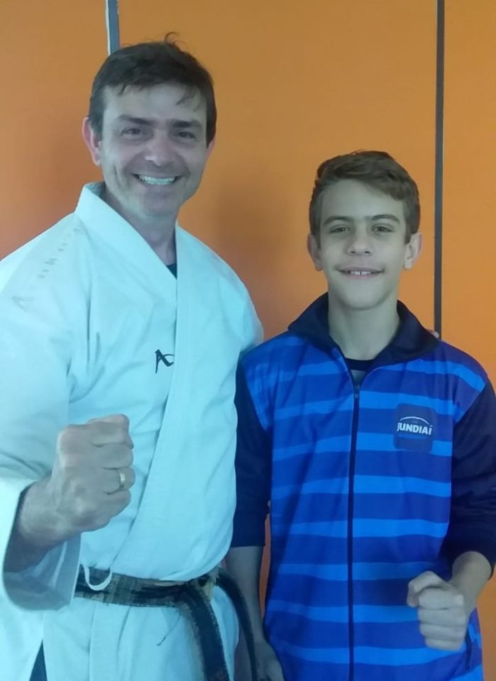Tom treina o jovem talentoso Pedro Henrique no TIME Jundiaí de Caratê