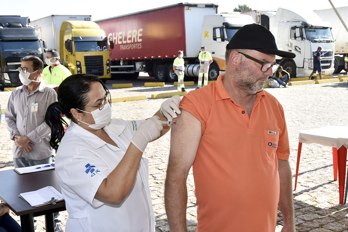 Cleber Mainardi foi vacinado contra a gripe e diz que, agora, viajará mais tranquilo