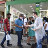 Profissionais de Saúde de Jundiaí entregaram folhetos e máscaras neste sábado na Praça da Matriz