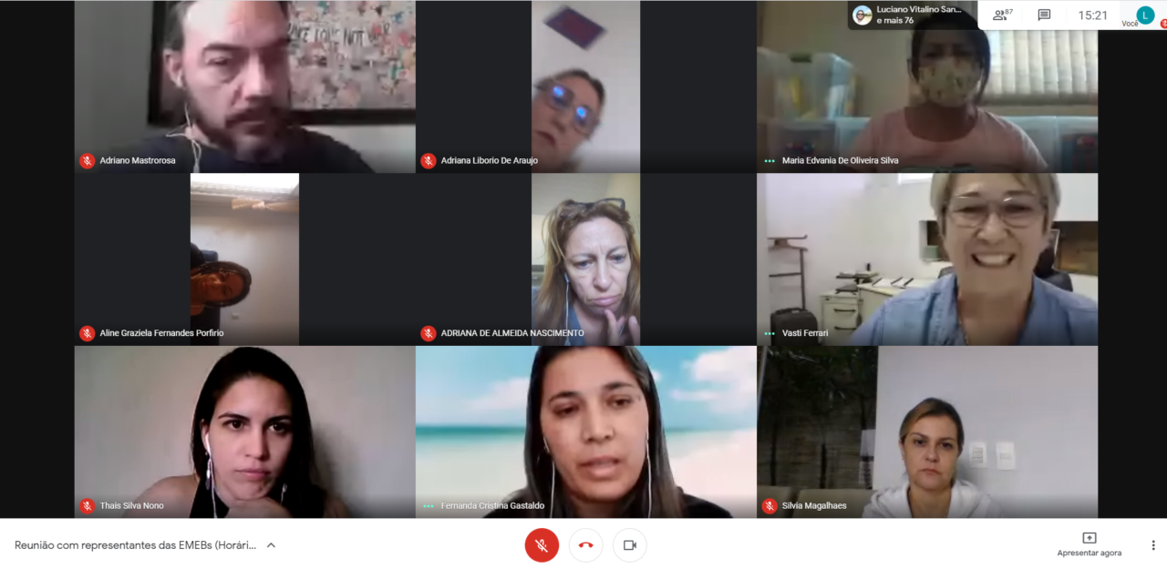 Imagem mostra reunião virtual, com divisão de telas com imagem dos participantes.