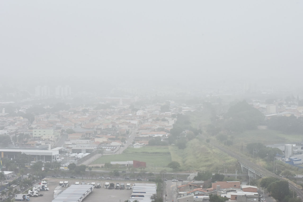 DESCRIÇÃO DA IMAGEM
Vista da cidade com neblina