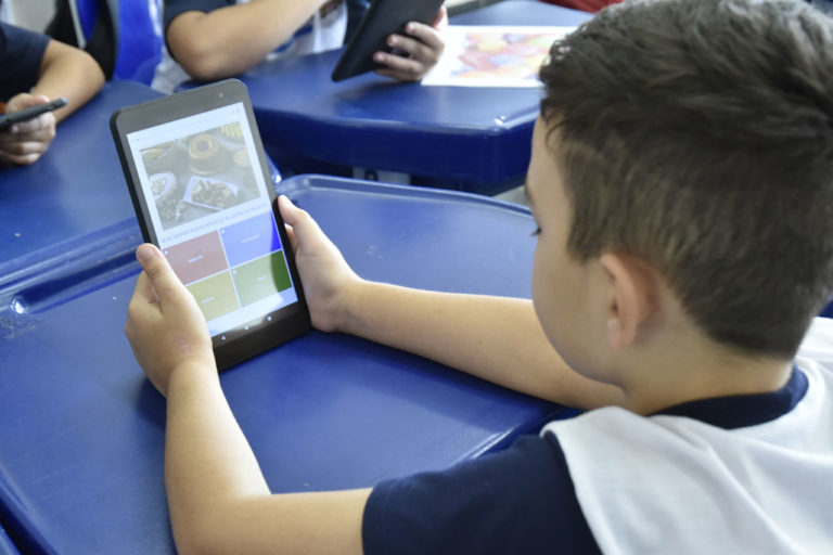 Tablets auxiliam no aprendizado em escolas municipais de Jundiaí - JR