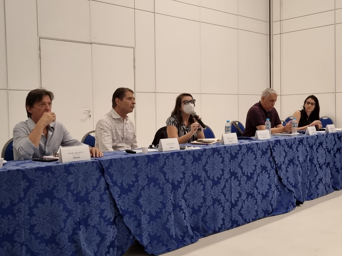 A imagem apresenta os membros do Conselho Gestor, da esquerda para direita, Daniel Baldacci, Alain Baldacci, Marcela Moro, Eduardo Sona e Rita Bonequini.