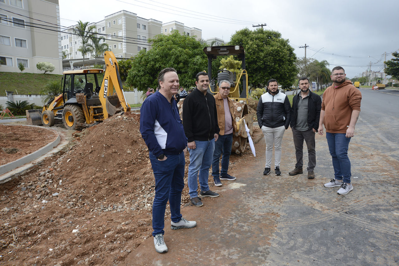 Prefeitura de Jundiaí realiza vistoria em obras na rotatória da Antônio Pincinato
