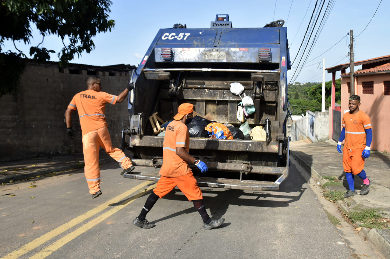 DESCRIÇÃO DE IMAGEM: caminhão de coleta de lixo orgânico 