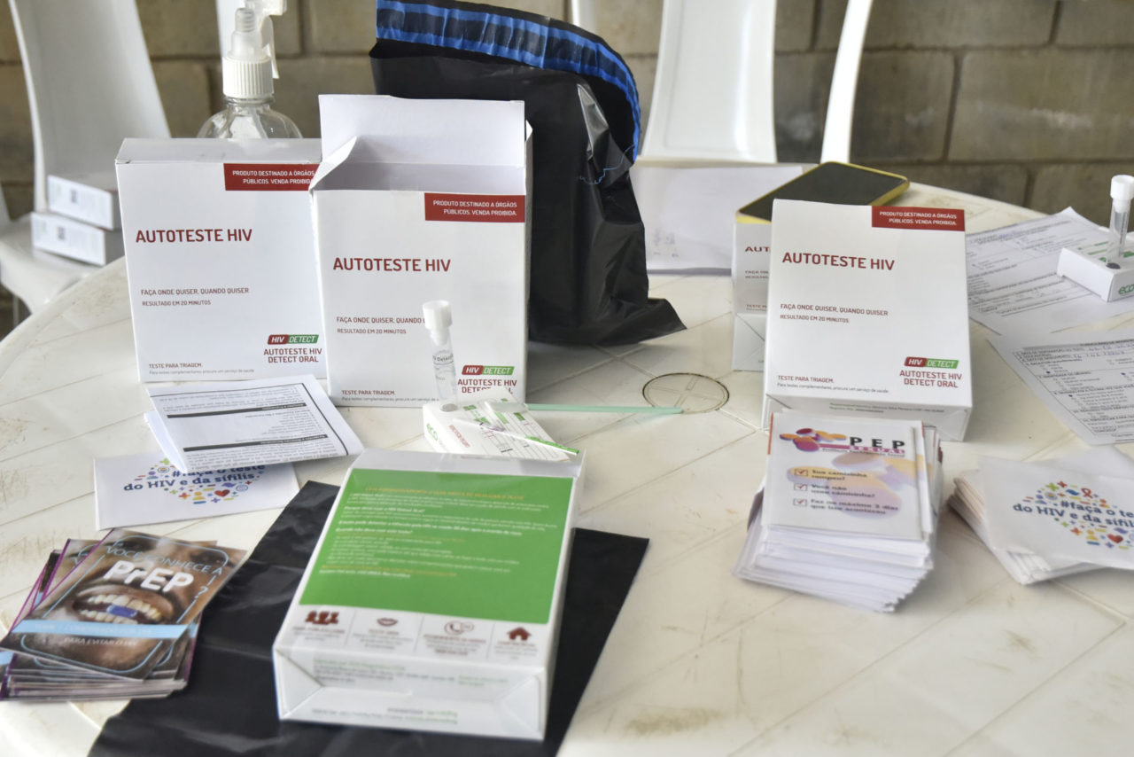 Foto da embalagem do Autoteste da HIV, colocado à disposição dos visitantes