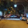 Na imagem, a travessa de pedestres da rua Anchieta - em frente à entrada de visitantes do Hospital São Vicente - está com reforço na iluminação com a instalação de uma luminária que tem um símbolo de uma pessoa e das faixas.