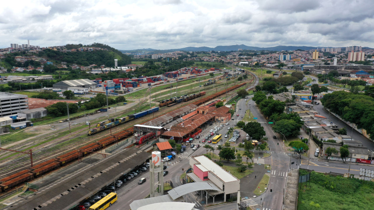 Na imagem, há a estação ferroviária e o entorno na Vila Arens, com impressão geral, por meio de foto aérea. Estação de Jundiaí vai passar por remodelação, assim, como todo o entorno.